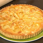 Paul Hollywood Pies and Puds : Pear and apricot frangipane tart