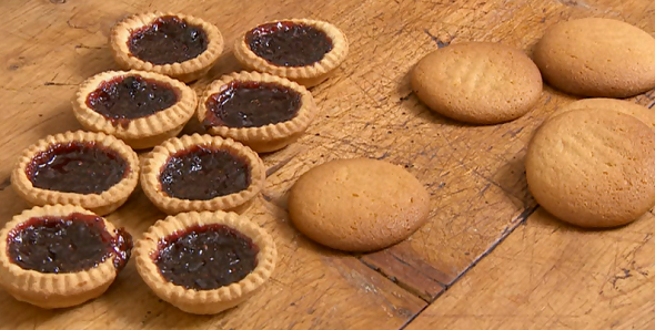 pauls mums jam tart and ginger biscuits