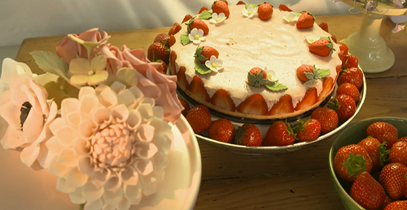 Strawberry mousse cake