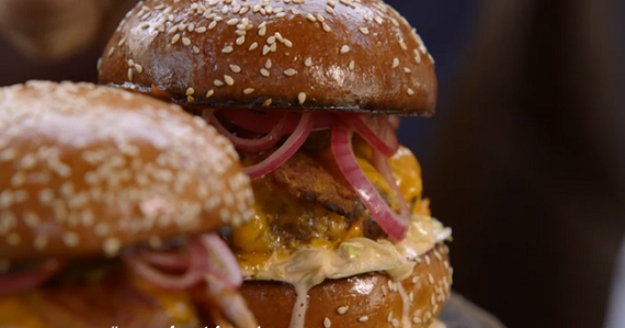 Jamie Oliver Insanity Burger With Secret Sauce Recipe On Jamies Comfort Foods The Talent Zone 