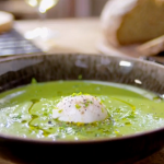 Tom Kerridge celery and parsley soup with poached egg and soda bread recipe on Food and Drink