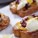 Si eggy brioche with pears and pecan recipe on Food and Drink