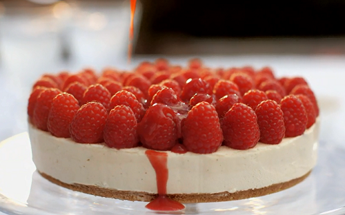 Berry Everyday white chocolate cheesecake with coulis digestive biscuits recipe – The Talent