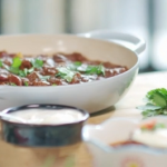 Lisa Faulkner slow-cooked chilli with braising steak, chorizo and dark chocolate recipe on John and Lisa’s Weekend Kitchen