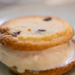 Lisa Faulkner ice cream sandwiches with chocolate chip cookies recipe on John and Lisa’s Weekend Kitchen