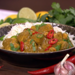 Nisha Katona curry in a hurry with chicken, coconut and pineapple recipe on This Morning