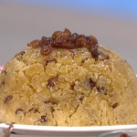Phil Vickery mum’s spotted dick pudding with custard recipe on This Morning