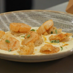 Marcus Wareing pan-fried scallops with cauliflower veloute, croutons and curry butter recipe on Masterchef The Professionals