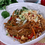 Dr Rupy speedy vegetable pad Thai with rice noodles recipe on This Morning