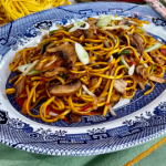 Gok Wan chicken chow mein fakeaway recipe on This Morning