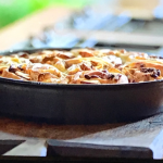 Jamie Oliver toffee apple buns with vanilla and cinnamon recipe on Jamie’s One-Pan Wonders