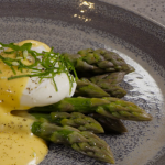 Nick Nairn and Dougie Vipond new-season Scottish asparagus with poached egg and hollandaise sauce on The Great Food Guys