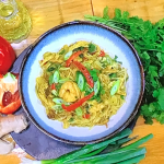 Theo Michaels Singapore noodles with prawns and red peppers recipe on Steph’s Packed Lunch