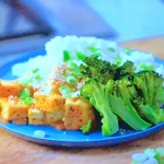 Jeffrey Boadi sweet chilli tofu with rice broccoli, spring onions and sesame seeds recipe on Jamie’s £1 Wonders