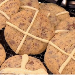 James Tanner Easter cake pops and hot cross cookies recipe on Lorraine