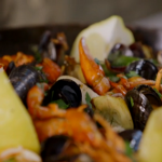 Martin Clunes Mallorcan paella recipe on Jamie and Jimmy’s Friday Night Feast