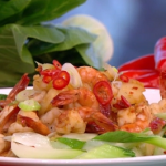Ching’s speedy spicy prawn stir-fry recipe on This Morning