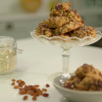 Gregg Wallace oats biscuits with cinnamon, apple sauce and dark chocolate recipe on Eat Well For Less?