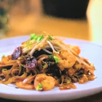 Gok Wan char kway teow with stir fried rice noodles, fish cake and Chinese sausages recipe on Gok Wan’s Easy Asian