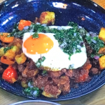 Ian Bursnall (the skint roofer) corned beef hash with peppers, potatoes and chimichurri recipe on Steph’s Packed Lunch